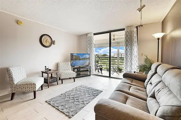 1400 Saint Charles Place #616, Pembroke Pines, FL 33026