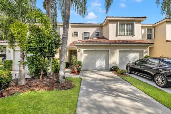9723 Lago Drive #9723, Boynton Beach, FL 33472