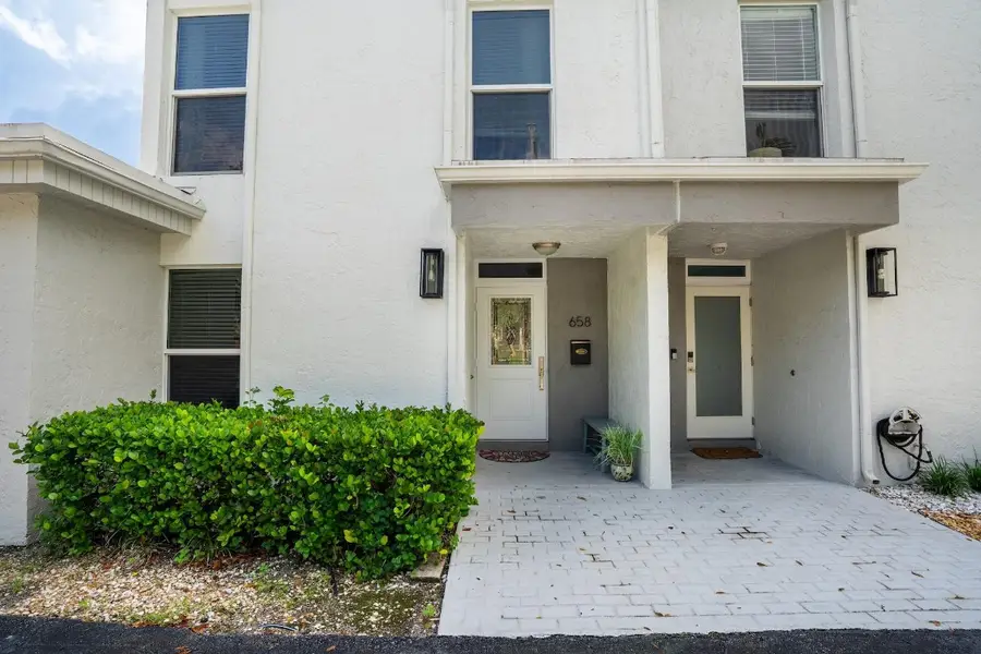 658 Kensington Place #11B, Wilton Manors, FL 33305 - #2