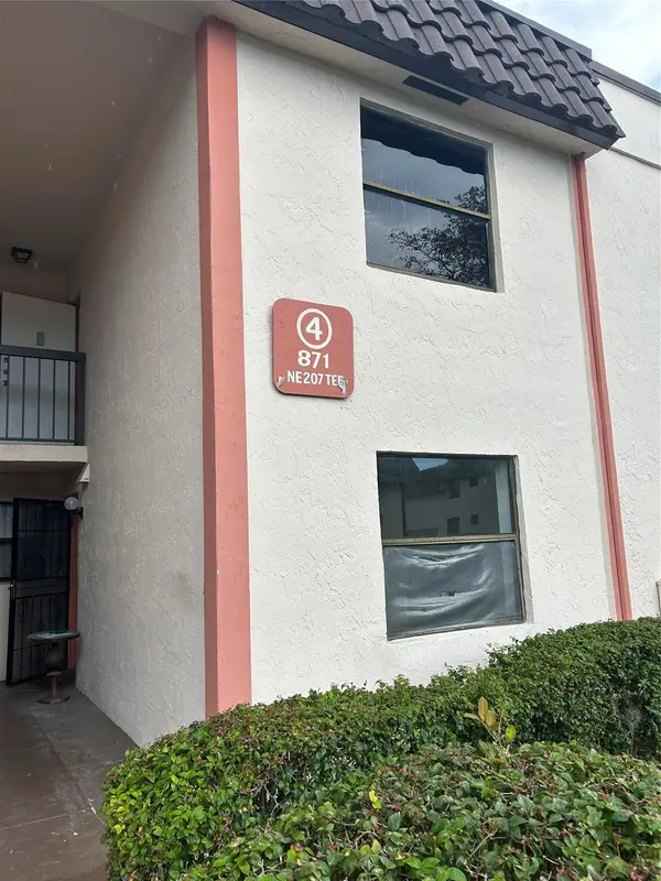 871 NE 207th Terrace #102, Miami, FL 33179