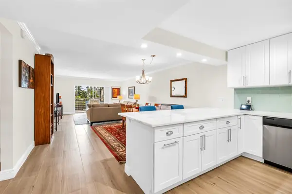 3050 NE 16th Avenue #202, Oakland Park, FL 33334