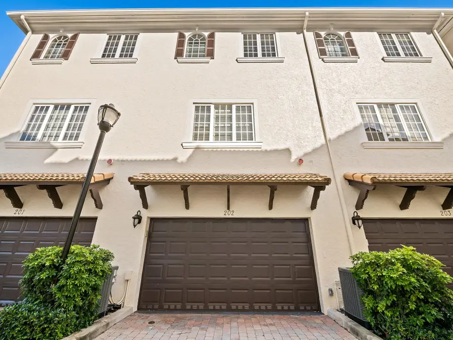 504 SE 7th Street #202, Fort Lauderdale, FL 33301 - #3