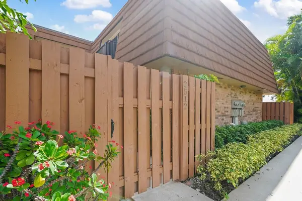 2512 Camelot Court, Cooper City, FL 33026