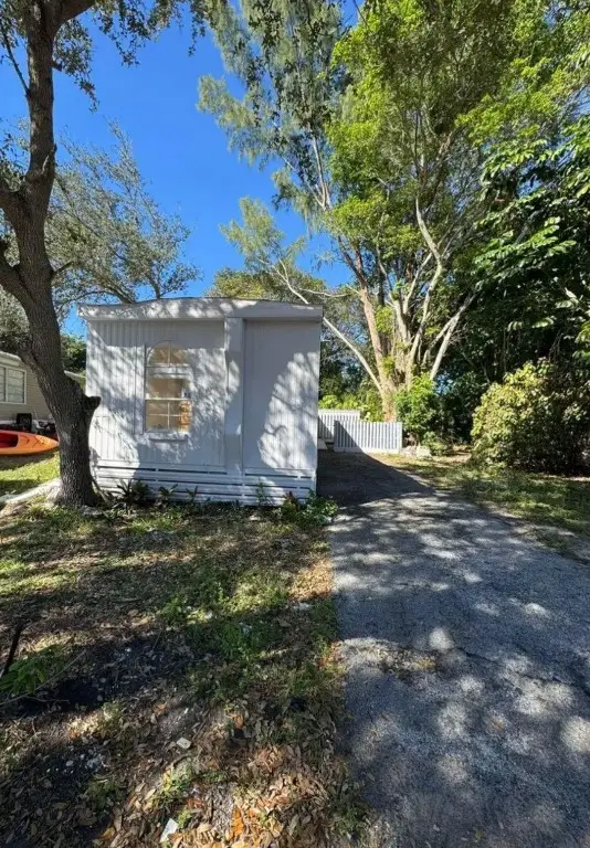 6800 NW 39 Avenue, Coconut Creek, FL 33073