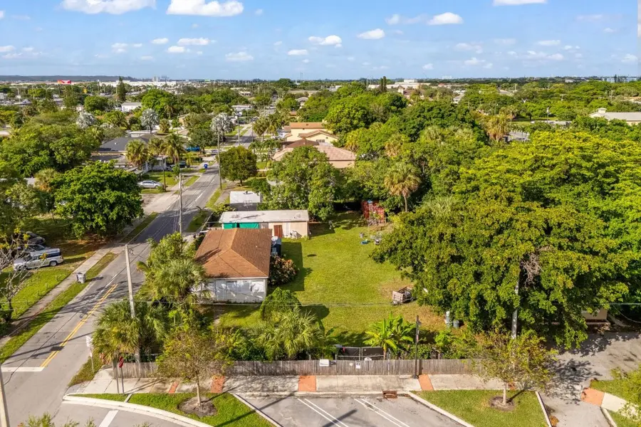 823 NW 3rd Street, Pompano Beach, FL 33060 - #2