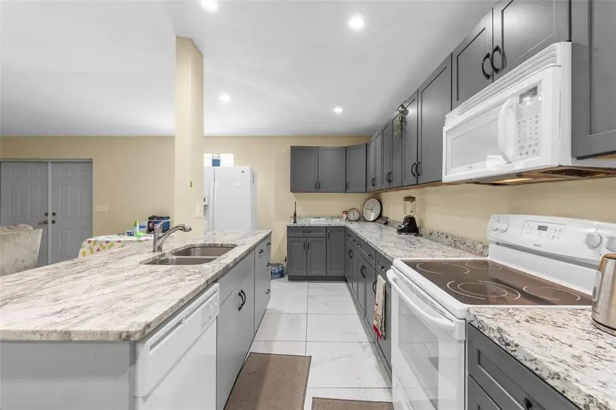 130 S Arboleda Street, Clewiston, FL 33440 - #3