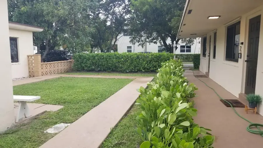 803 NE 8th Street, Hallandale Beach, FL 33009 - #3