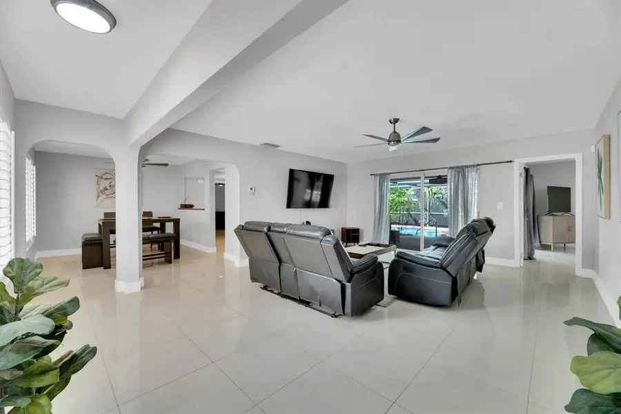 9611 NW 3rd Street, Pembroke Pines, FL 33024 - #2