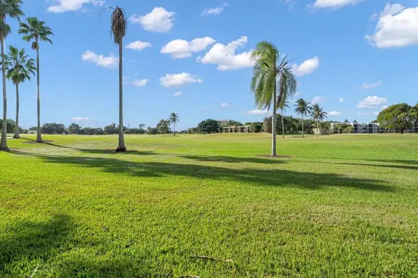 370 Fairway Circle #13, Weston, FL 33326