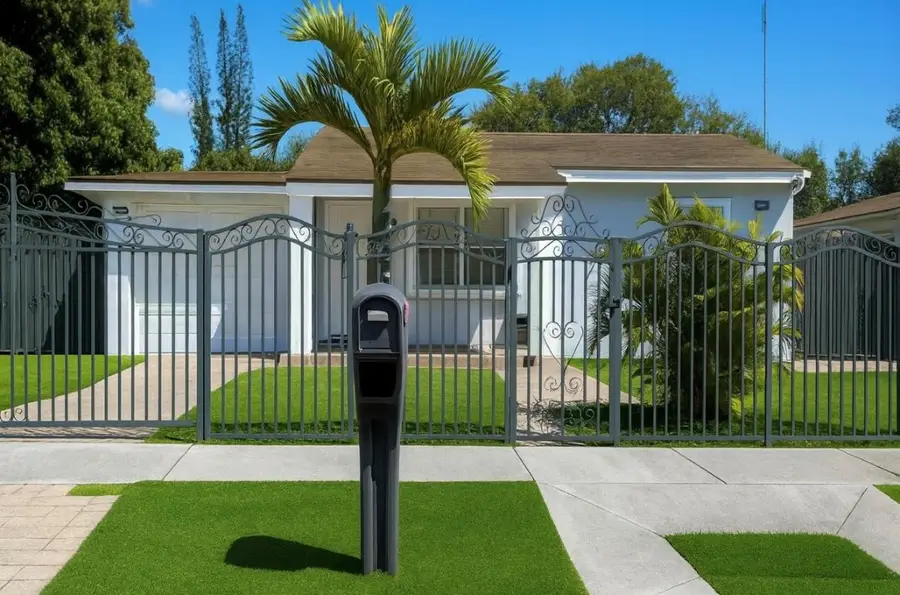 31 Miami Gardens Road, Hollywood, FL 33023 - #2