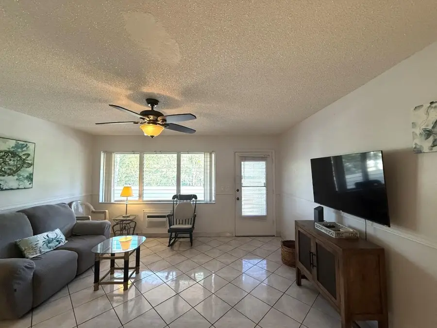 900 SW 10th Terrace #21S, Hallandale Beach, FL 33009 - #3