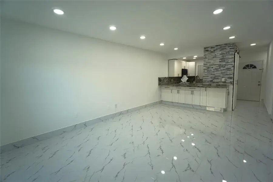 1035 W 77th Street #208, Hialeah, FL 33014 - #2