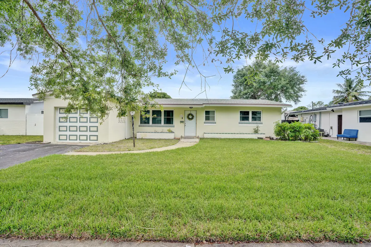 731 SW 71st Terrace, Pembroke Pines, FL 33023 - #1