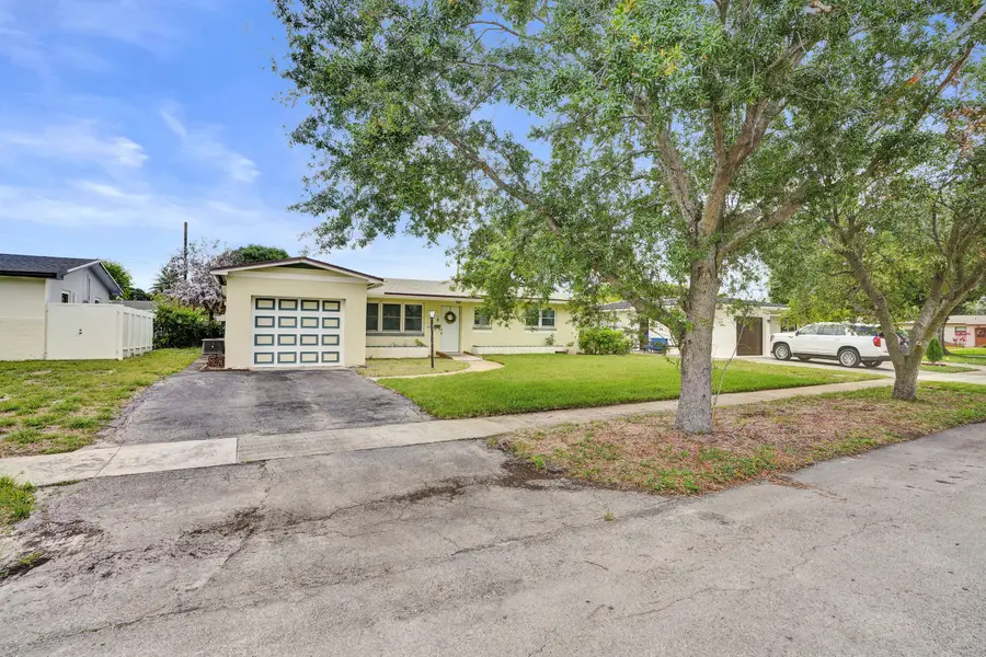 731 SW 71st Terrace, Pembroke Pines, FL 33023 - #3