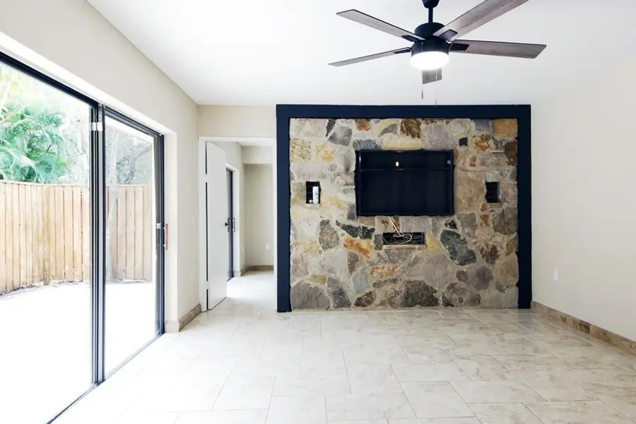 1700 Embassy Drive #402, West Palm Beach, FL 33401 - #3