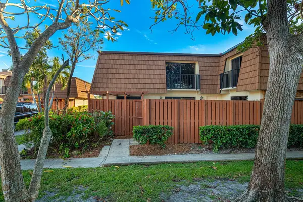 9101 SW 19th Place #B, Davie, FL 33324