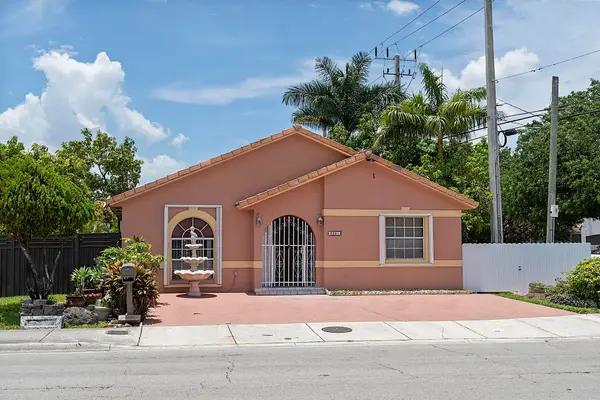 3201 W 76th Street, Hialeah, FL 33018
