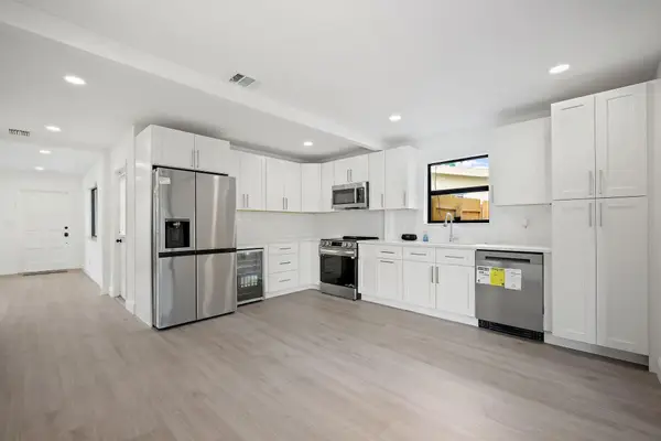 699 NE 40th Street, Oakland Park, FL 33334