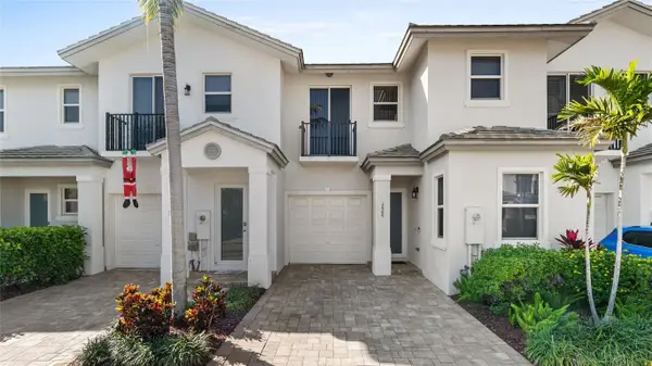 6989 Pines Circle, Pompano Beach, FL 33073