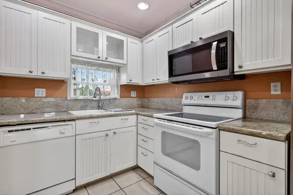 9410 N Hollybrook Lake Drive #303, Pembroke Pines, FL 33025