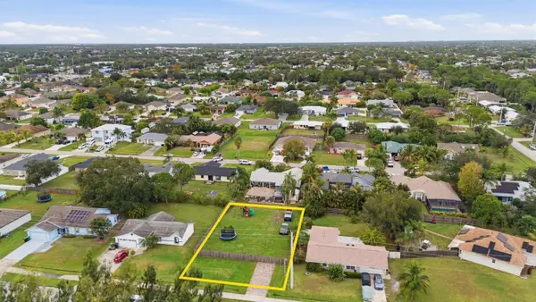 313 SW Thornhill Drive, Port St Lucie, FL 34984