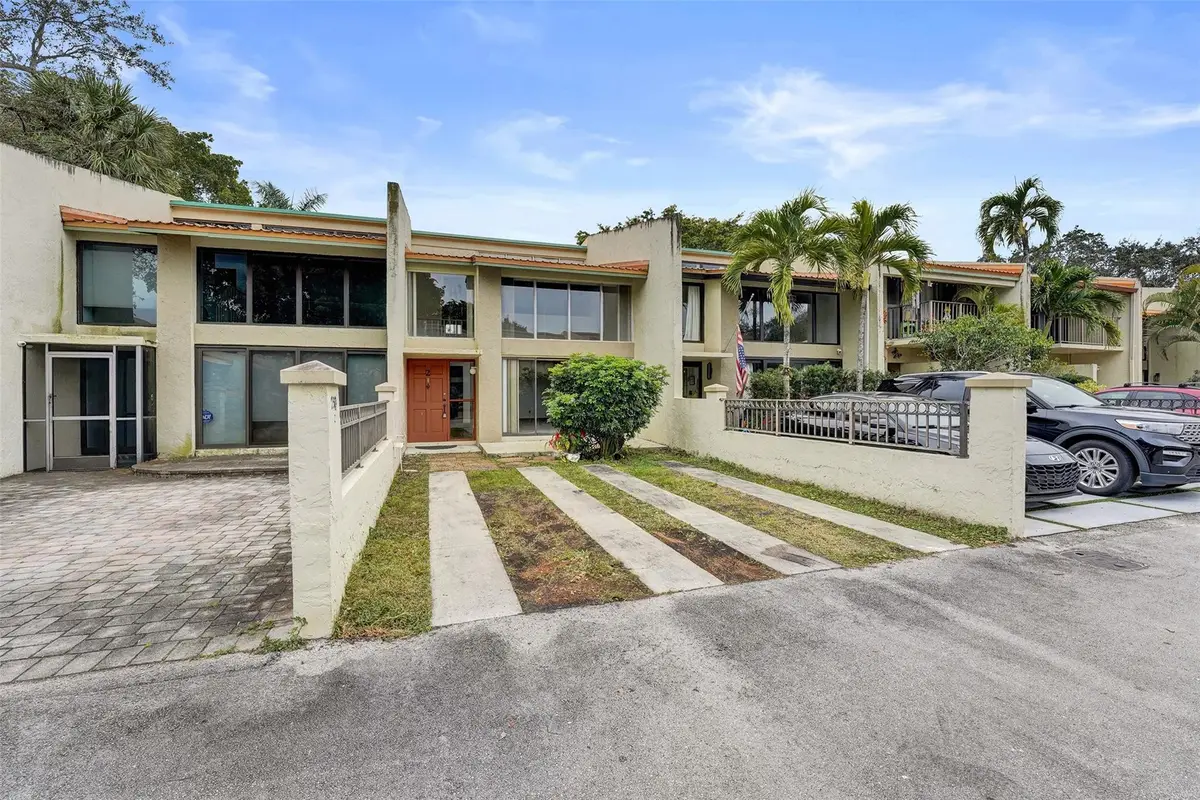 750 E Coco Plum Circle #2, Plantation, FL 33324 - #1
