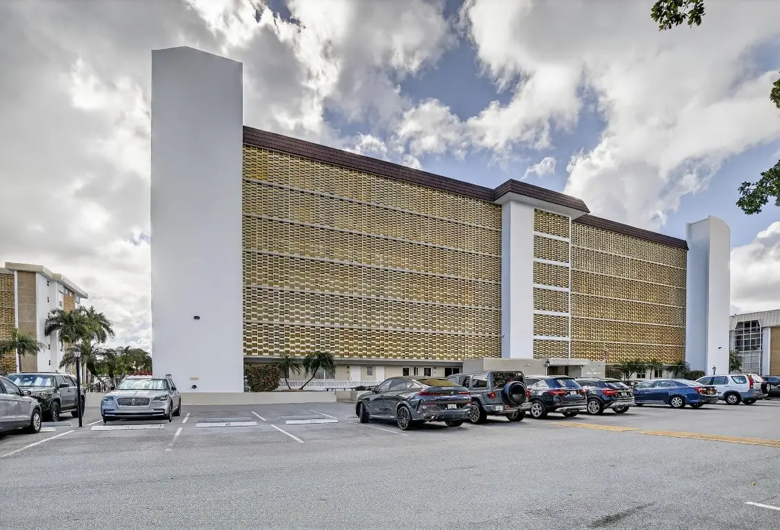 3050 NE 16th Avenue #207, Oakland Park, FL 33334 - #1