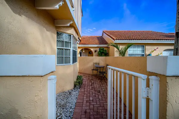 11431 Lakeview Drive #5-C, Coral Springs, FL 33071