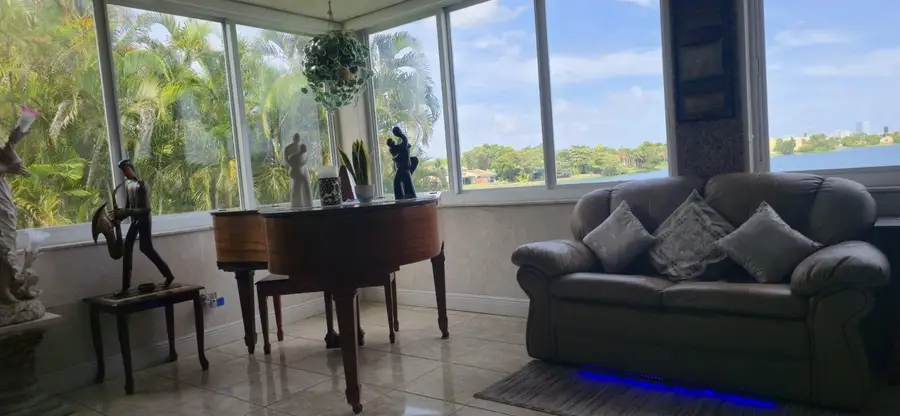 Address Withheld By Seller, Miami, FL 33179 - #3