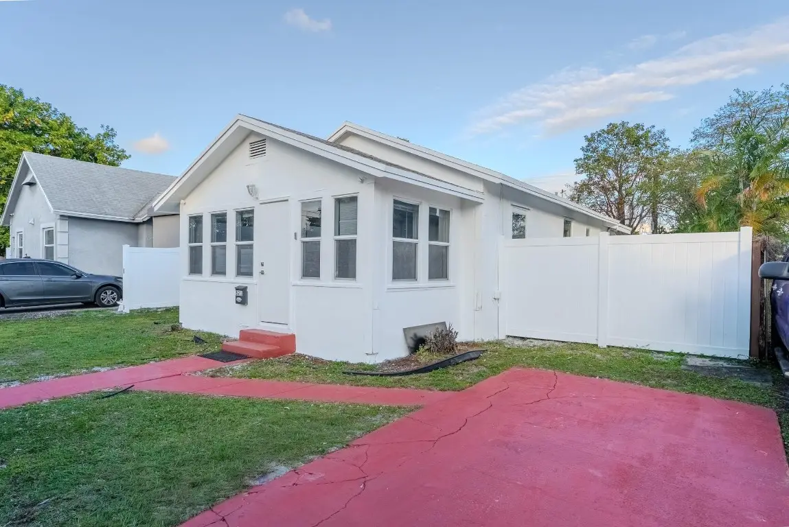 521 S 24th Avenue, Hollywood, FL 33020 - #1
