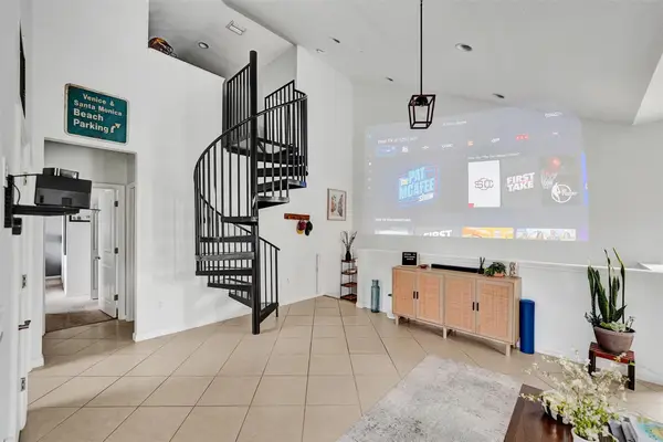 2977 St John Drive #2977, Hollywood, FL 33024