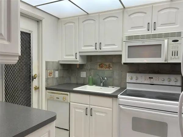 2050 NE 39th Street #207, Lighthouse Point, FL 33064