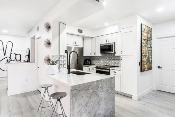 2452 Centergate Drive #202, Miramar, FL 33025