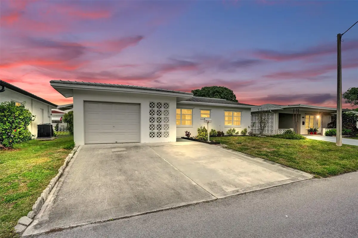 4953 NW 48 Avenue, Tamarac, FL 33319 - #1