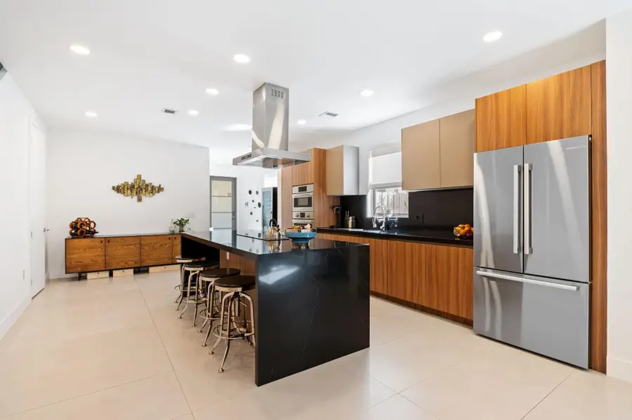 907 NE 16th Avenue, Fort Lauderdale, FL 33304 - #3