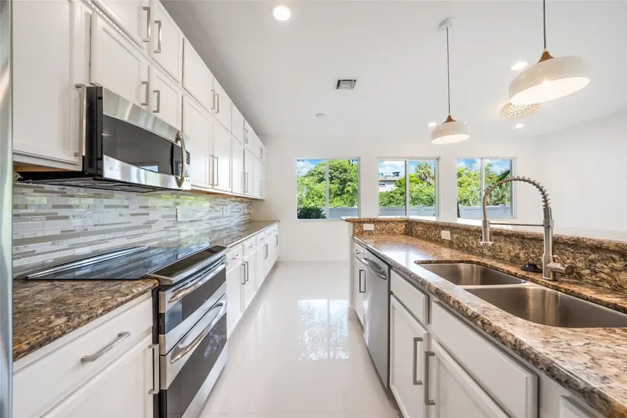 131 SE 7th Avenue, Pompano Beach, FL 33060 - #3