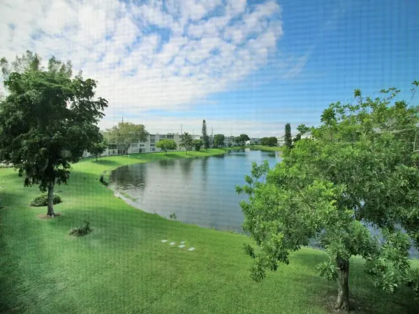 2015 Farnham #2015, Deerfield Beach, FL 33442