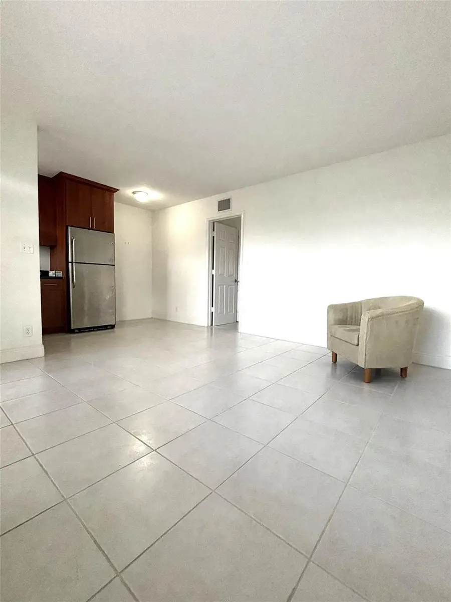 4071 N Dixie Highway #19, Oakland Park, FL 33334 - #2