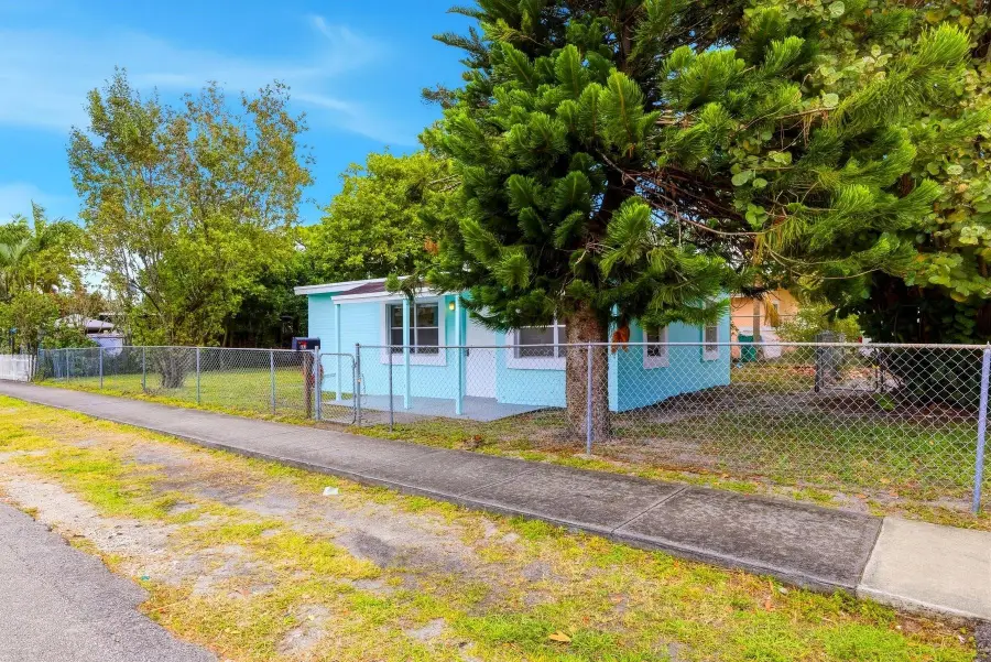 842 NW 25th Avenue, Fort Lauderdale, FL 33311 - #2