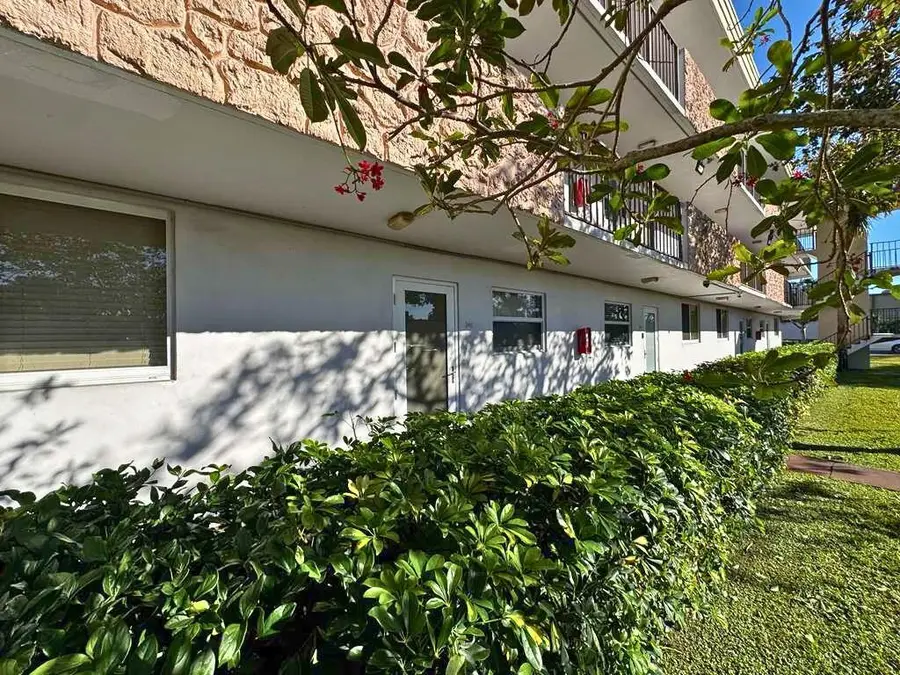 6005 Del Lago Circle #105, Sunrise, FL 33313 - #3