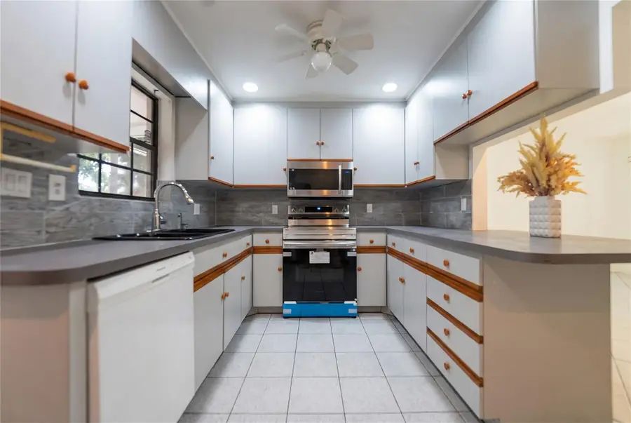 2064 E Carol Circle, West Palm Beach, FL 33415 - #3