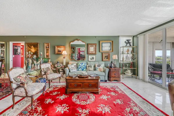 3520 Oaks Way #809, Pompano Beach, FL 33069