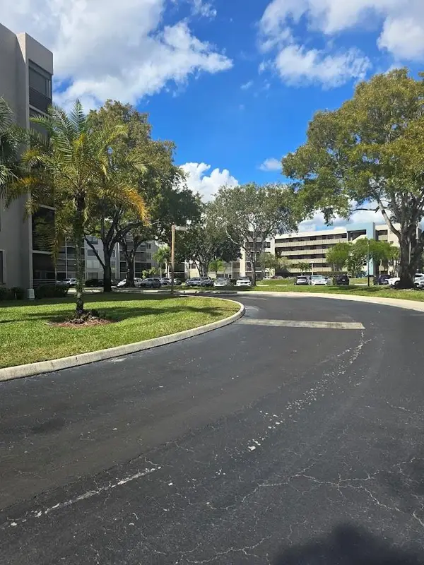 1101 Colony Point Circle #404, Pembroke Pines, FL 33026