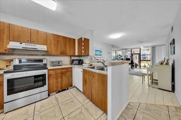 7737 NW 79th Avenue #105, Tamarac, FL 33321