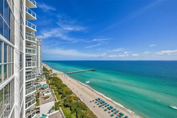 16425 Collins Avenue #2011, North Miami Beach, FL 33160