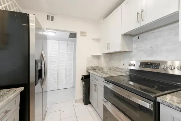 3800 N Hills Drive #402, Hollywood, FL 33021