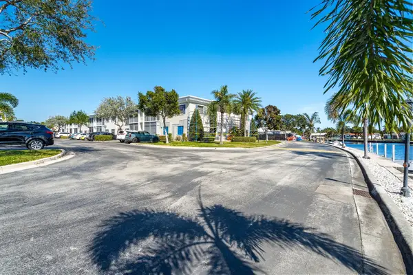 140 Cypress Club Drive #422, Pompano Beach, FL 33060