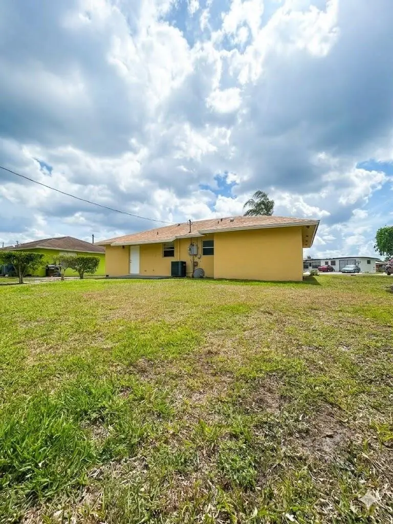 1009 SW Avenue E Place, Belle Glade, FL 33430 - #3
