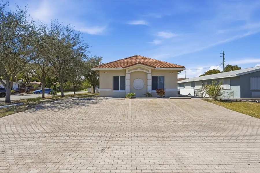 911 NE 12th Avenue, Pompano Beach, FL 33060 - #2