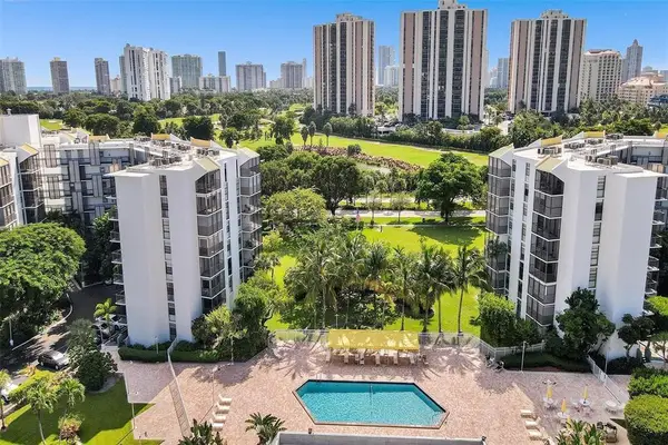 20500 W Country Club Drive #416, Aventura, FL 33180